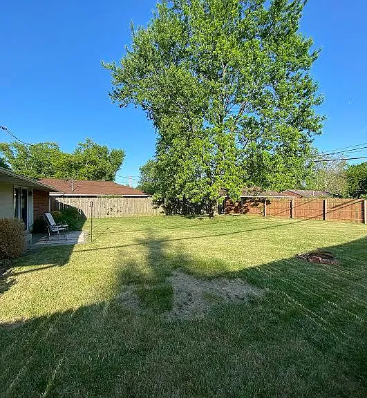 112 E David Rd — Photo 15