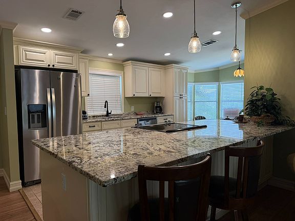 3rd image of 161 Emanus Ct