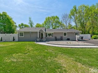 29 Springdale Rd, Kendall Park, NJ 08824