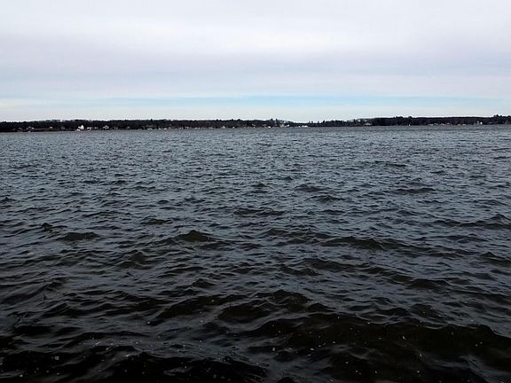 5th image of 1229 E Hess Lake Dr