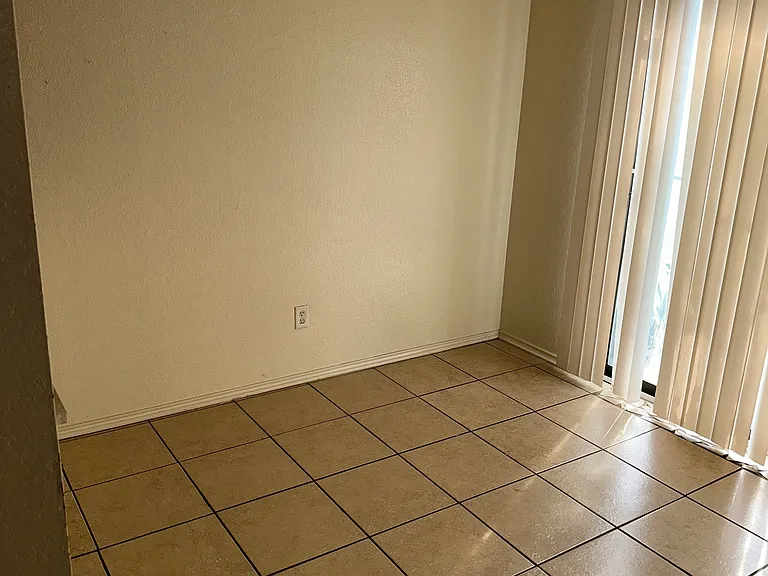 3303 Hereford Ln — Photo 5