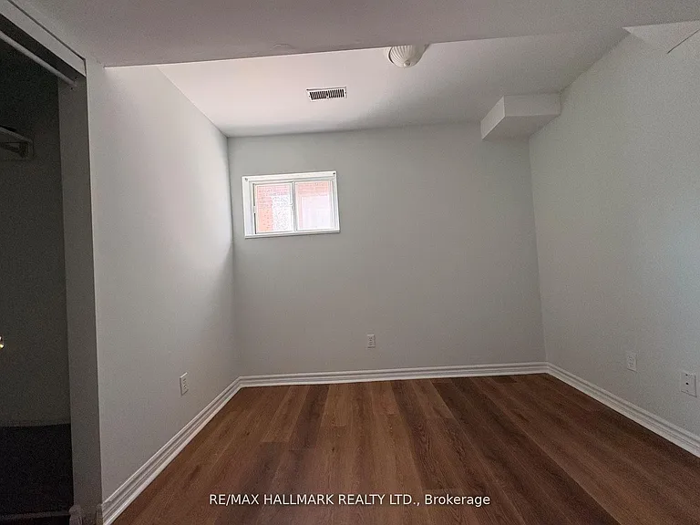70 Eileen Ave #LOWER — Photo 15