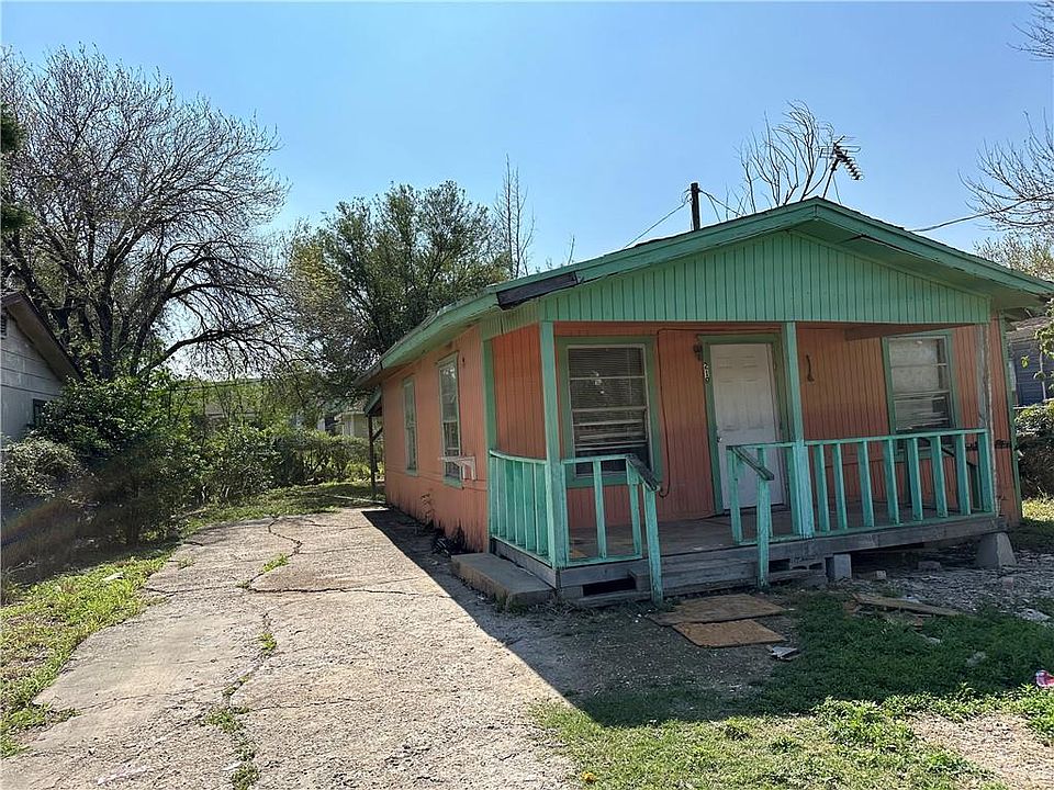 1st image of 210 E Leticia St