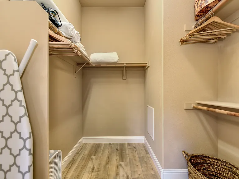 1410 W Colonial Pkwy — Photo 37