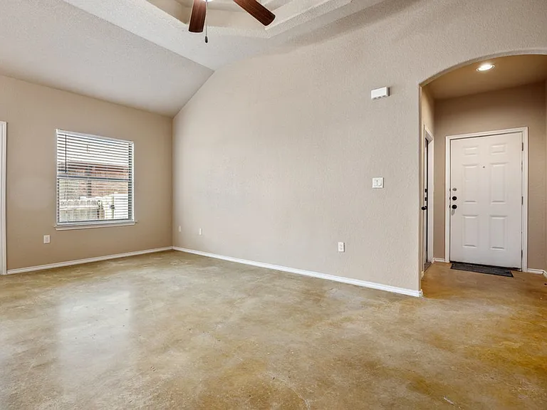 1048 Carolyn Cv — Photo 8
