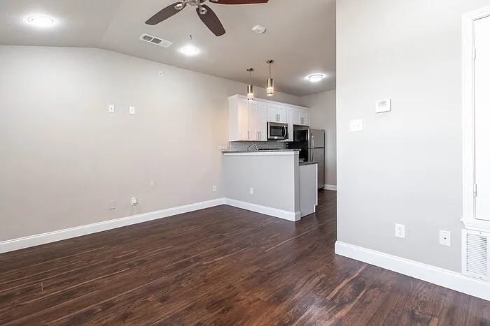 1 bed, 1.0 bath, 615 sqft, $995 — Photo 4