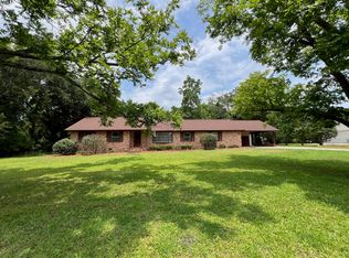 493 Manchester Dr, Manning, SC 29102