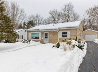 1429 Walnut Dr, Woodstock, IL 60098