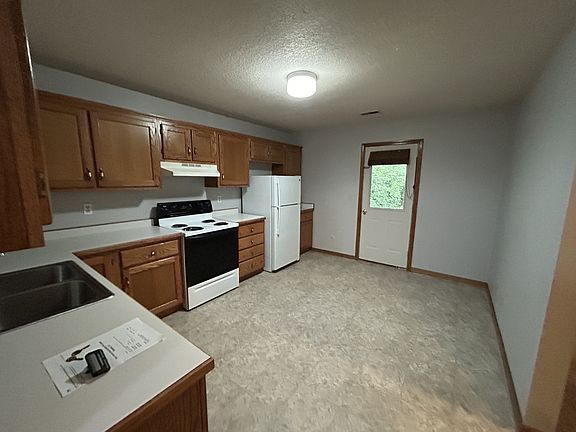 3rd image of 622-624 E 5th St #622