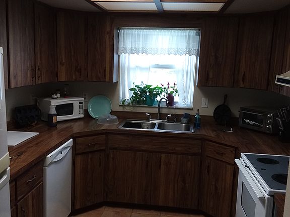 3rd image of 114 Walker Ave NE