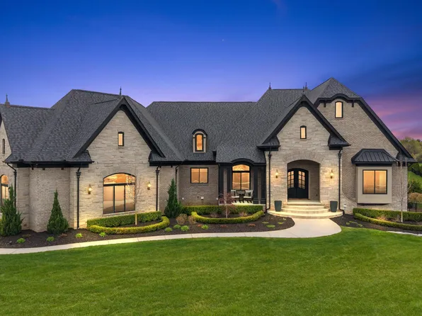 61573 Cotswold Dr, Washington, MI 48094