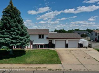 583 5th Ave SW, Dickinson, ND 58601