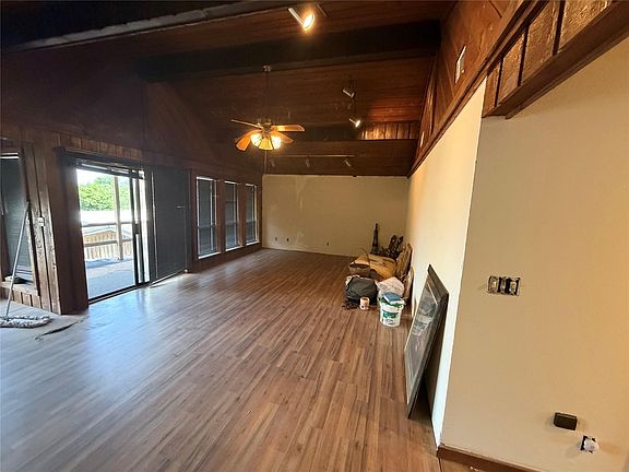 4th image of 806 N Garcia St