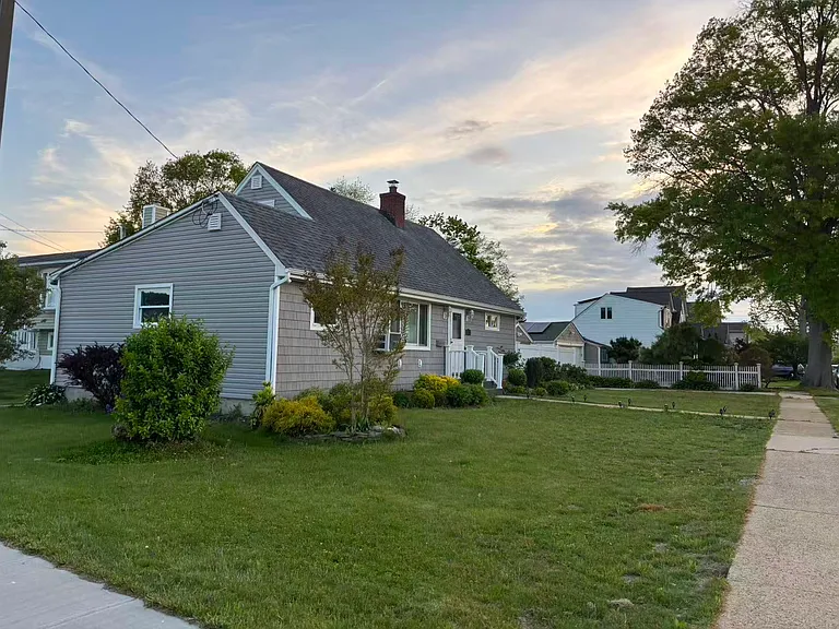 3700 Alcona St — Photo 20