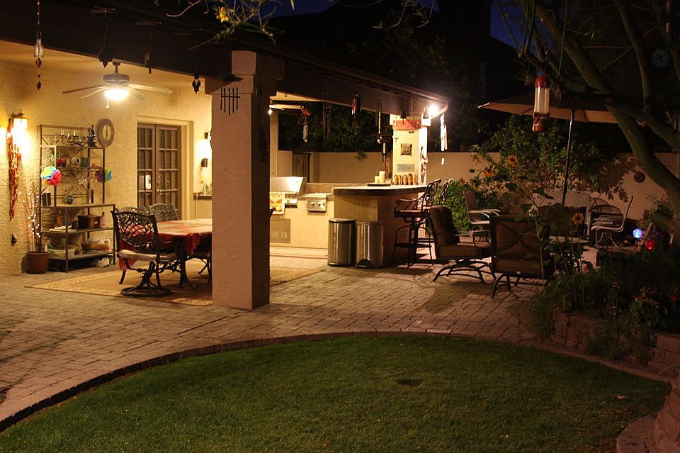 Back Patio & outdoor kitchen