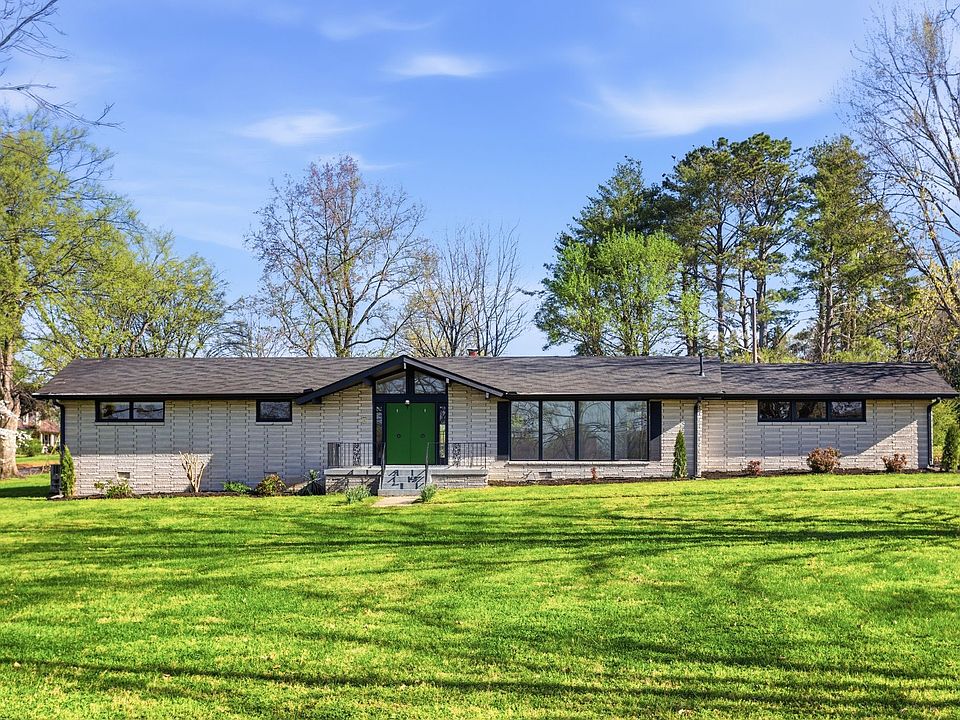 All one level living walking distance to Brentwood YMCA and Lipscomb Elementary