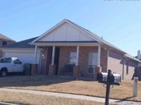 3rd image of 938 Zachary Dr
