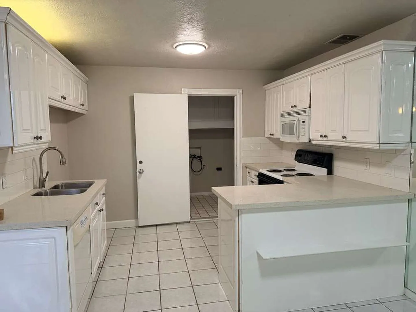 House For Rent 535 Georgetown St Beaumont, TX 77707 — Photo 2