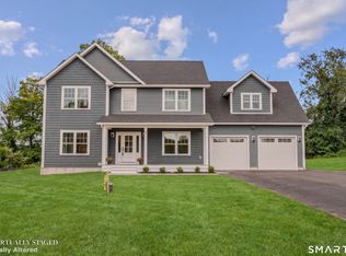 2 Farm Meadow Rd, East Lyme, CT 06333
