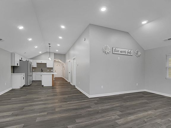 5th image of 2747 Vigo St