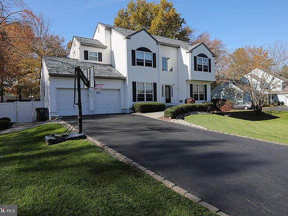 4th image of 102 Woodlane Ct