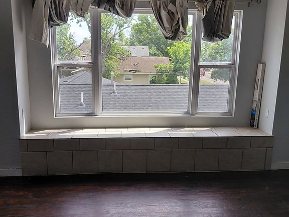 4th image of 1614 S Market St #1616