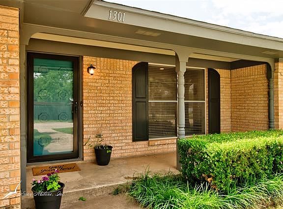4th image of 1301 Ruswood Dr