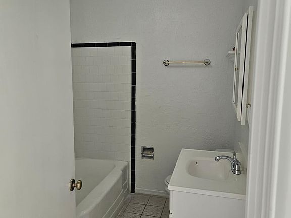 5th image of 500 W 20th St