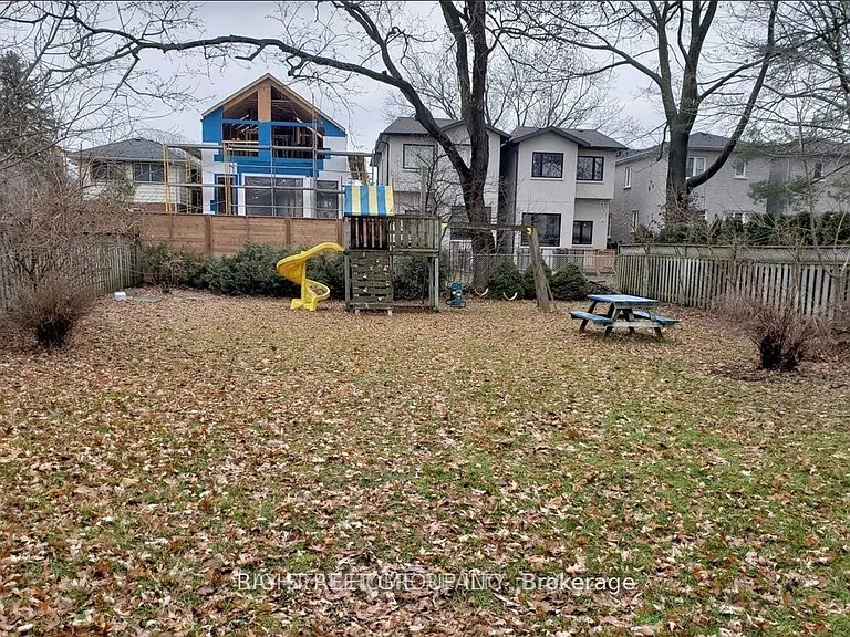 83 Florence Ave — Photo 10