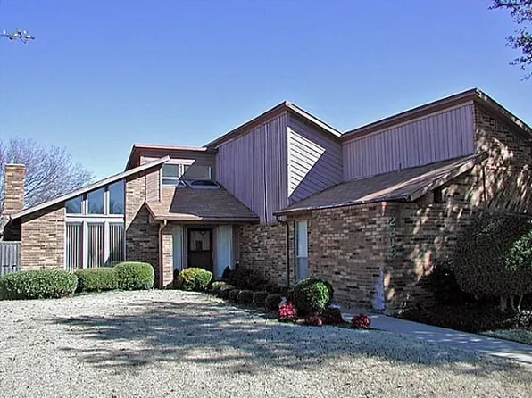 2213 Roundrock Dr, Carrollton, TX 75007