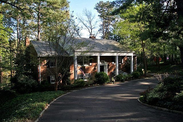 1st image of 301 Lakeway Dr