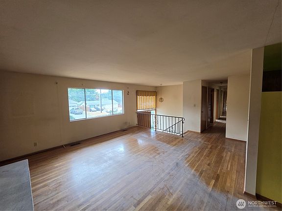 4th image of 22209 60th Avenue W