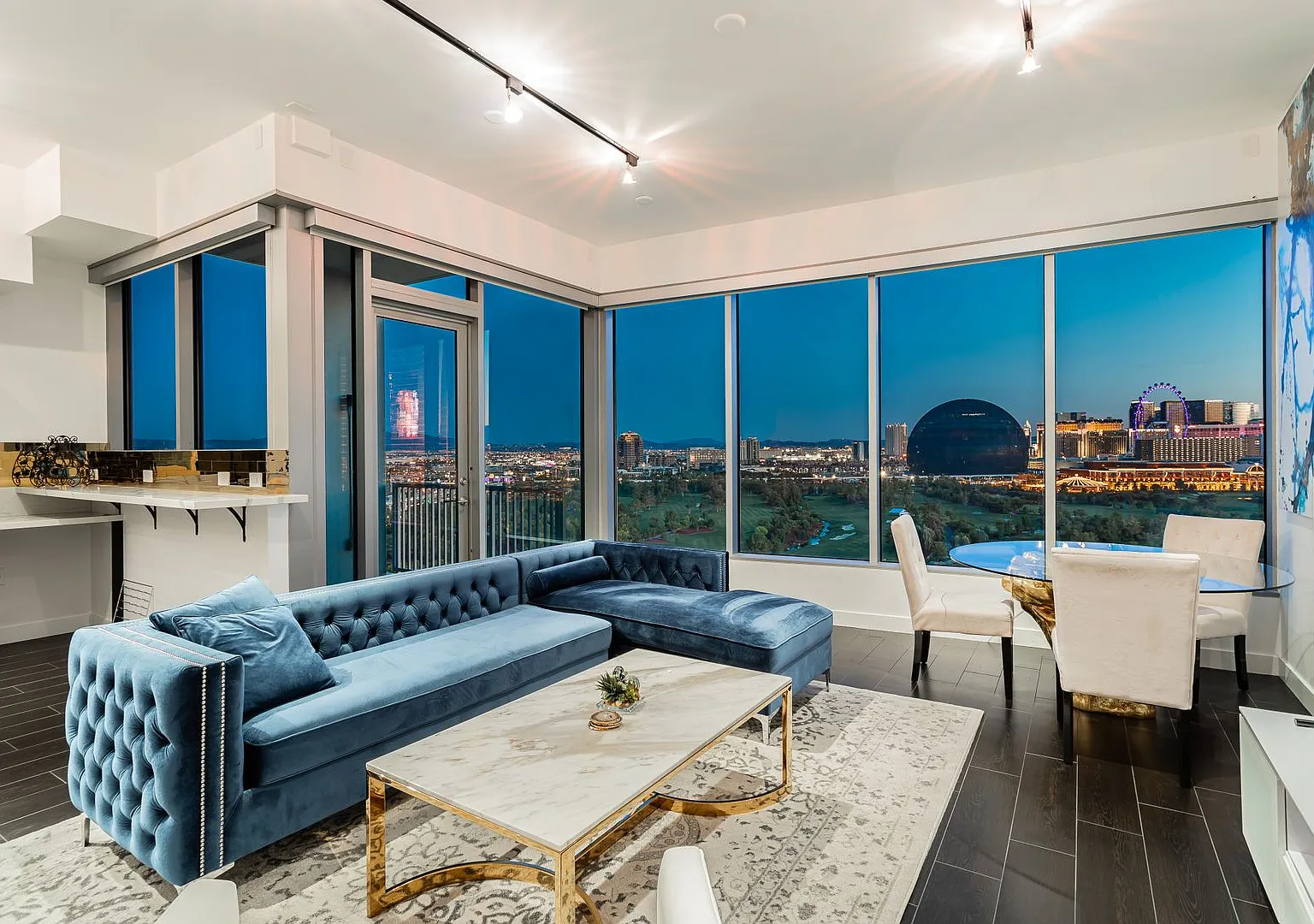 Fully Furnished High Rise with Wynn Golf Course Views! — Photo 1