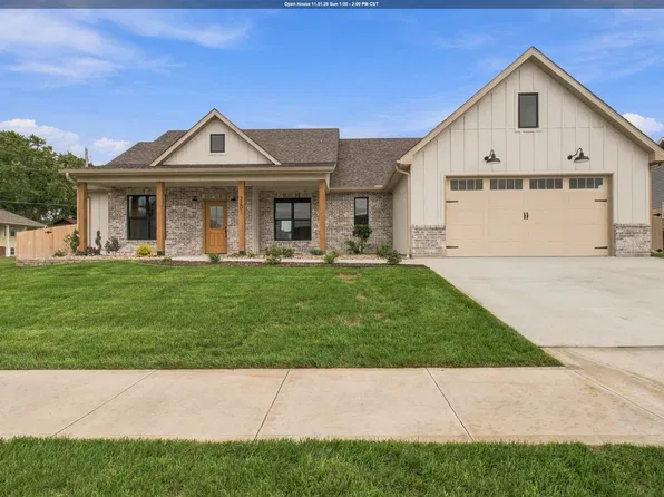 3201 Cunningham Dr, Sedalia, MO 65301