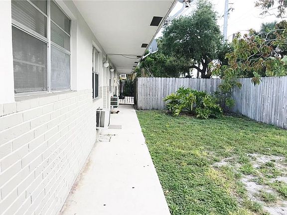 4th image of 3990 SW 51st St APT 1-3