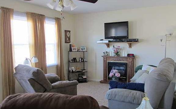 3rd image of 583 Hiawatha Cir