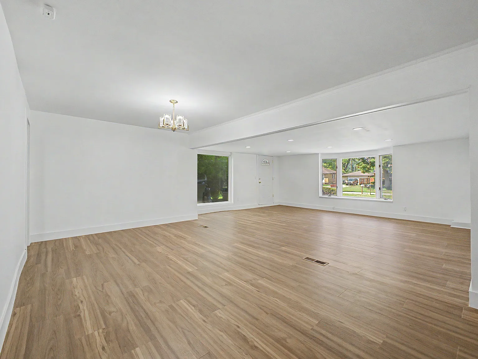3 bed, 2.5 bath, 1930 sqft, $2,500 — Photo 4