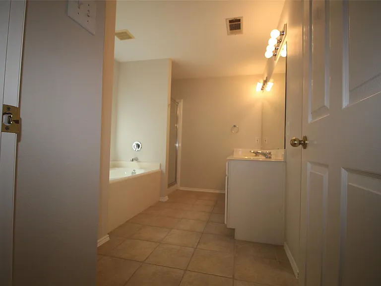 18122 Cypress Valley Ln — Photo 8