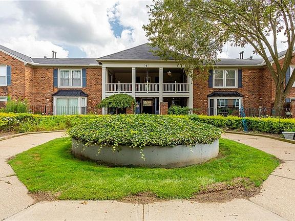4th image of 2143 Glouchester Dr