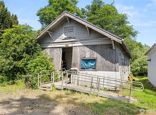 513 7th St, Raymond, WA 98577