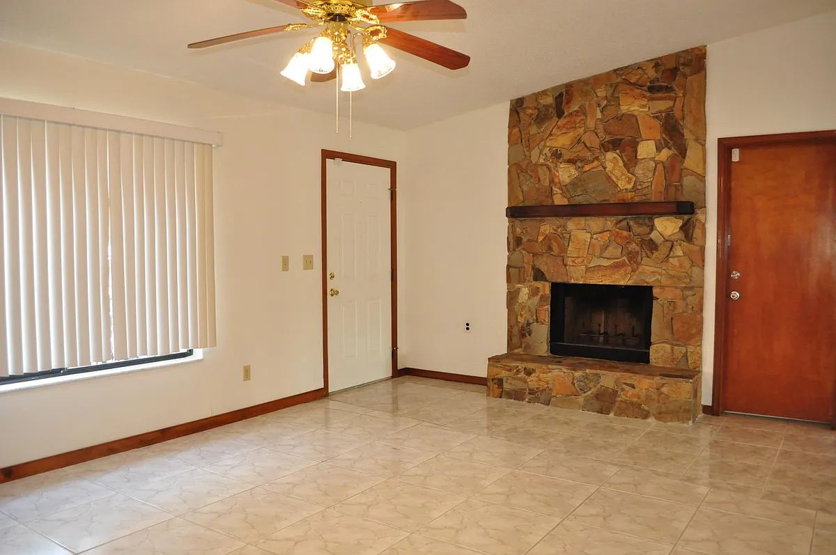 Family Room - 916 Spring St NW