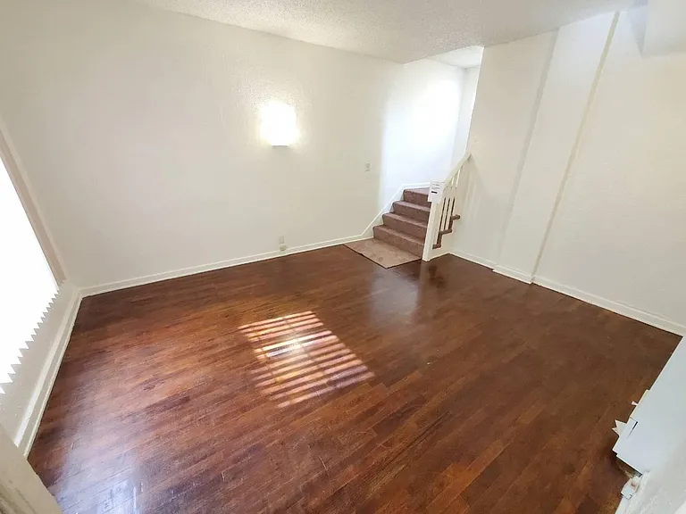 1124 Huntington Dr #H — Photo 3