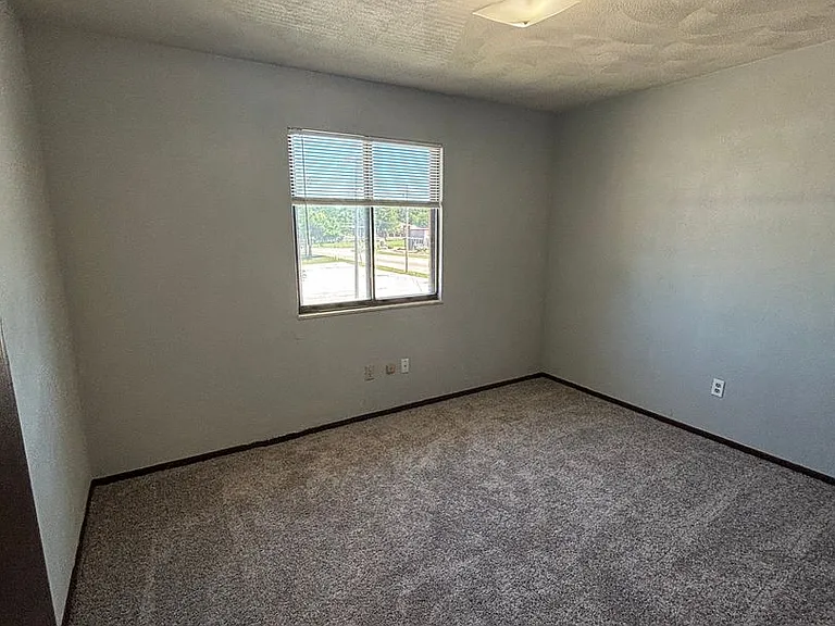 5904 Gateway Industrial Dr — Photo 9