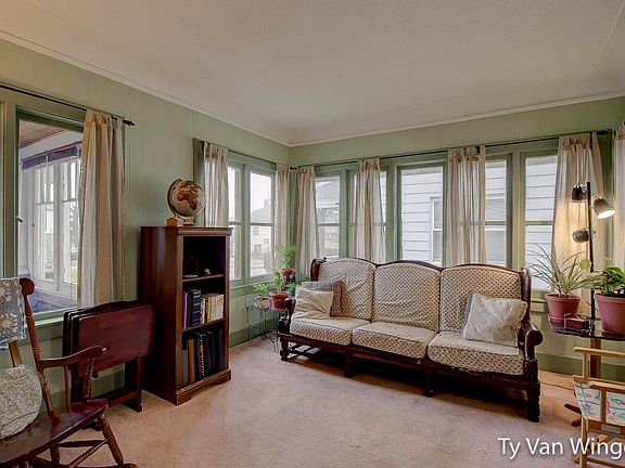 5th image of 732 Worden St SE