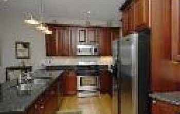 5th image of 922 N Damen Ave #2S