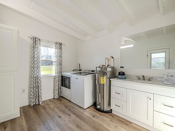 4th image of 3285-57 State Hwy W