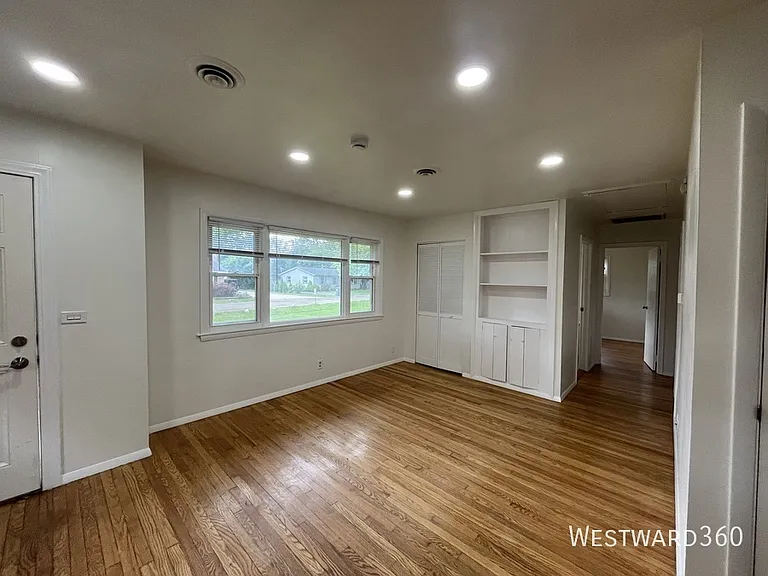 1104 Isabel Dr — Photo 3