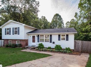 12 Chatwood Ct, Simpsonville, SC 29680