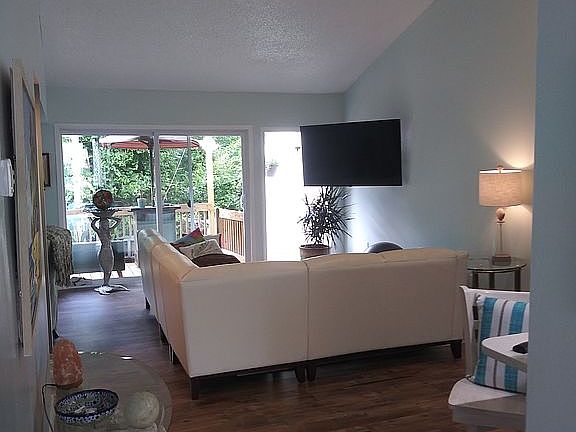 4th image of 113 Club House Cir