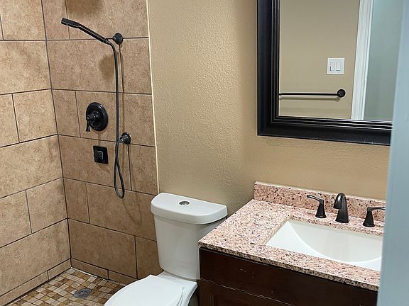 4th image of 1137 Woodmere Dr